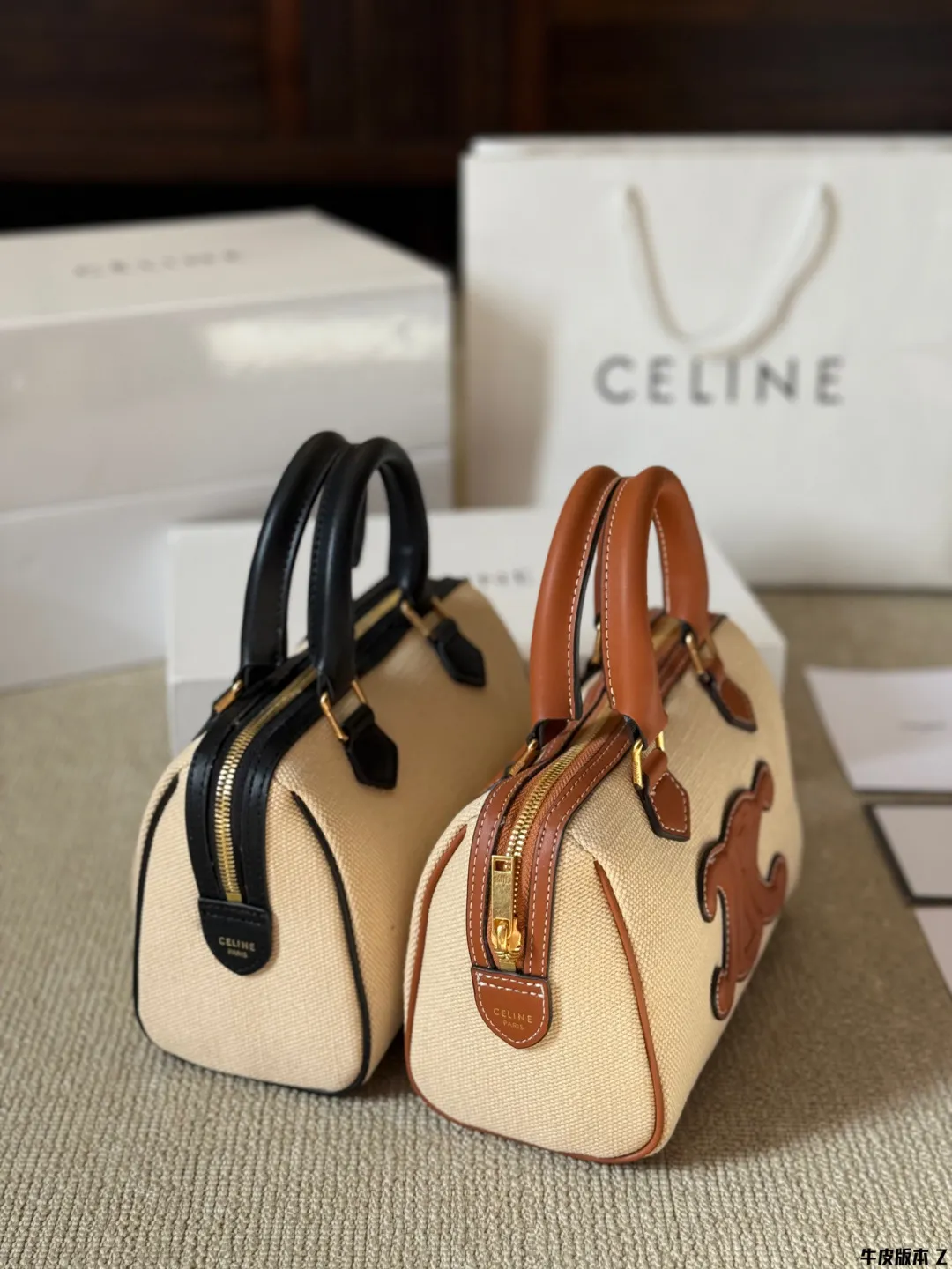 牛皮版本 p170 Celine 枕头包 很喜欢Lisa近期机场照总是背着的波士顿包 高颜值 有着原设计本身经典的味道高颜值的复古文艺气息 简洁利落的包身线条，复古印花图案真的很Old school, 不经意的高级，心尖尖喜欢的款秒get 尺寸20 14 配盒