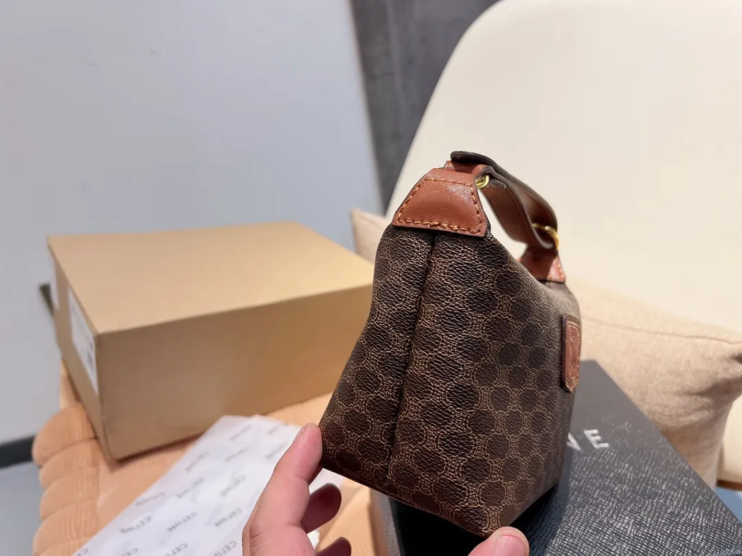 ❤️p90（礼盒包装 ）❤️ Celine 宝藏中古 饭盒包 便当包 尺寸13