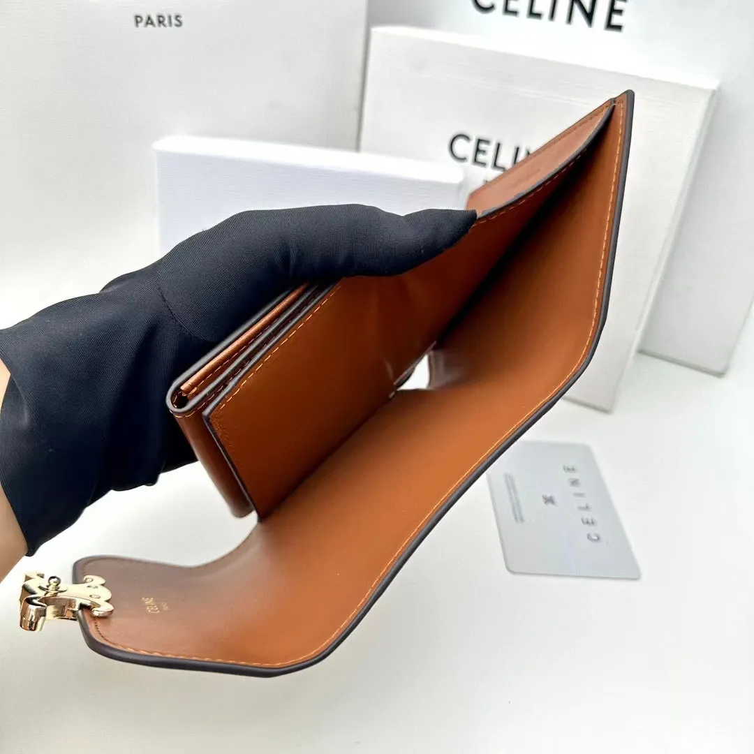 P95🎀🎀Celine 16337🎀颜色 红蓝印花🎀尺寸11*10*5🎀Celine短式钱包非常炫美的一个系列，专柜同步，采用头层牛皮，精致时尚！