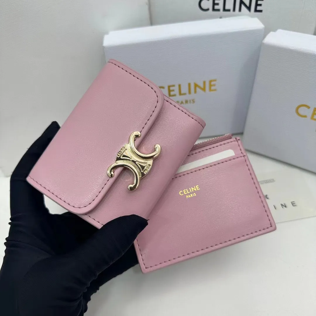 P95🎀🎀Celine 16332🎀颜色 蓝灰粉黄🎀尺寸 11*10*5 🎀新款凯旋门2 件套,Celine短式钱包非常炫美的一个系列,专柜同步,采用头层牛皮,精致时尚!