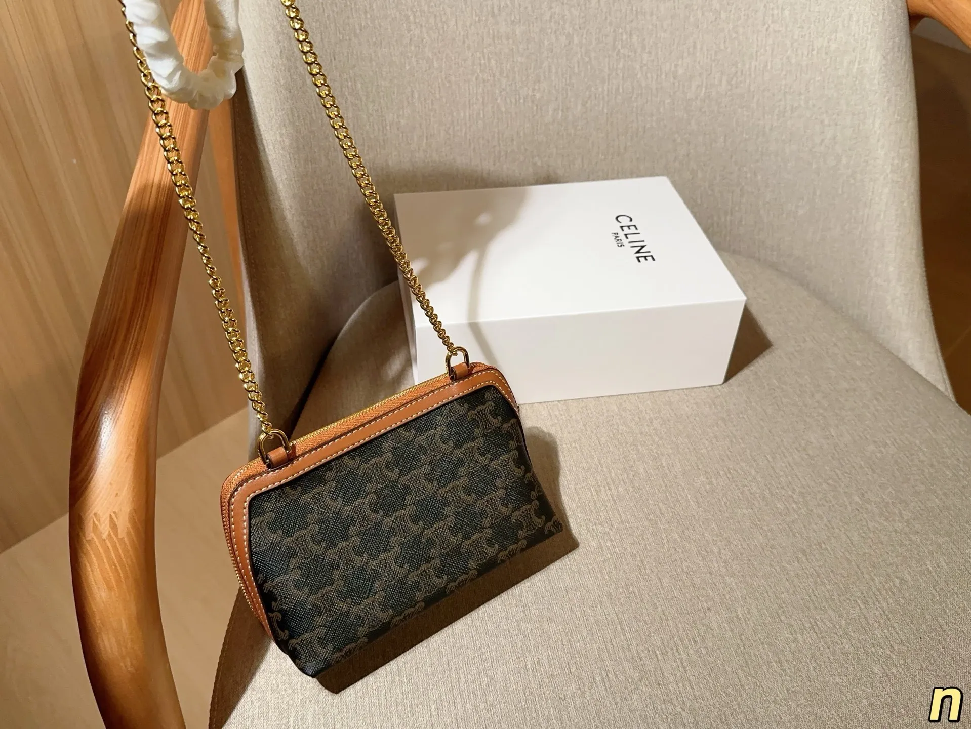 💰120 赛琳Celine 凯旋门clutch mini链条包小贝壳包 尺寸18&times;12&times;8 礼盒包装🎁
