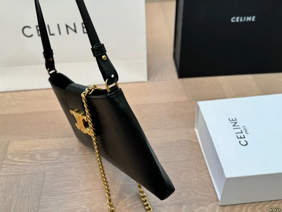 &yen;150折叠盒 Celine赛琳腋下包 满满的设计感 复古中透露着优雅 超级高级的配色 实物绝对惊艳到你 尺寸 30 15