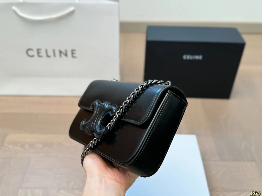 &yen;155折叠盒 赛琳 凯旋门腋下包 Celine满足日常所有需求 简直能装下整个世界 出门旅行非常方便 时髦感满满 尺寸20 11