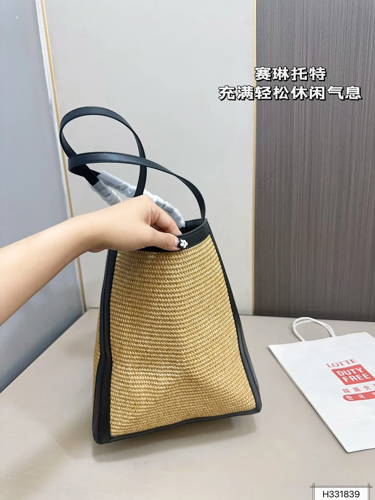 💰155 赛琳编织托特 夏日必备 拼接设计超有质感 充满轻松休闲气息 尺寸:30 32