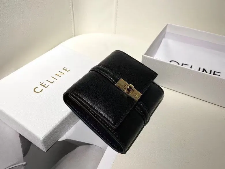 🎀Celine 10523🎀颜色 黑色🎀尺寸 11*10*5 🎀Celine短式钱包非常炫美的一个系列，专柜同步，采用头层牛皮，精致时尚！p95