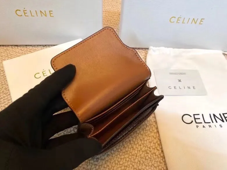 P85🎀Celine 31535🎀颜色 黑色印花🎀尺寸 10.5*9*4🎀Celine 专柜TRIOMPHE CANVAS 标志印花帆布系列 专柜同步，采用头层牛皮，精致时尚！