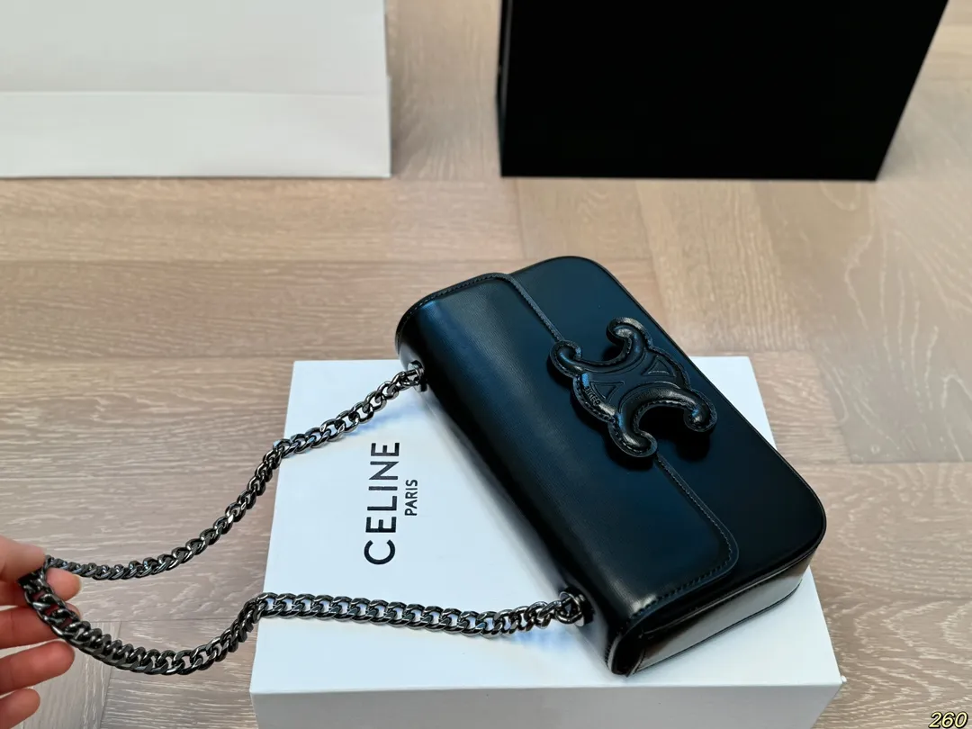 ¥155折叠盒 赛琳 凯旋门腋下包 Celine满足日常所有需求 简直能装下整个世界 出门旅行非常方便 时髦感满满 尺寸20 11