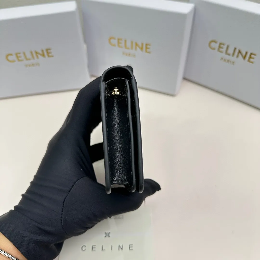 P85🎀Celine 3510🎀颜色 黑色 鹅黄 灰色 🎀尺寸:11*9*3🎀Celine官网最新款!短式钱包非常炫美的一个系列,专柜同步,采用头层牛皮,精致时尚!