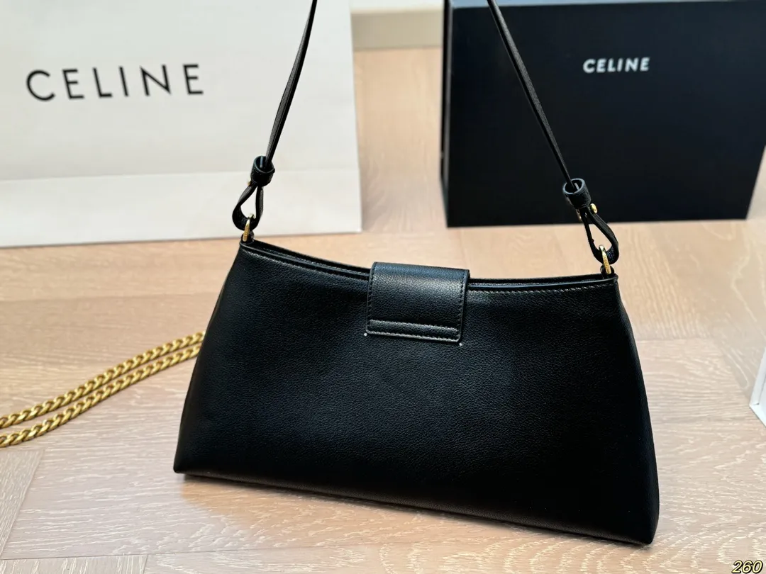 &yen;150折叠盒 Celine赛琳腋下包 满满的设计感 复古中透露着优雅 超级高级的配色 实物绝对惊艳到你 尺寸 30 15