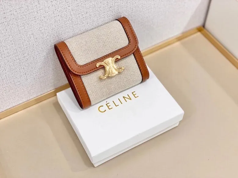 P95🎀Celine 66885🎀颜色 白色🎀尺寸 11*10*5 🎀Celine短式钱包非常炫美的一个系列，专柜同步，采用头层牛皮，精致时尚！
