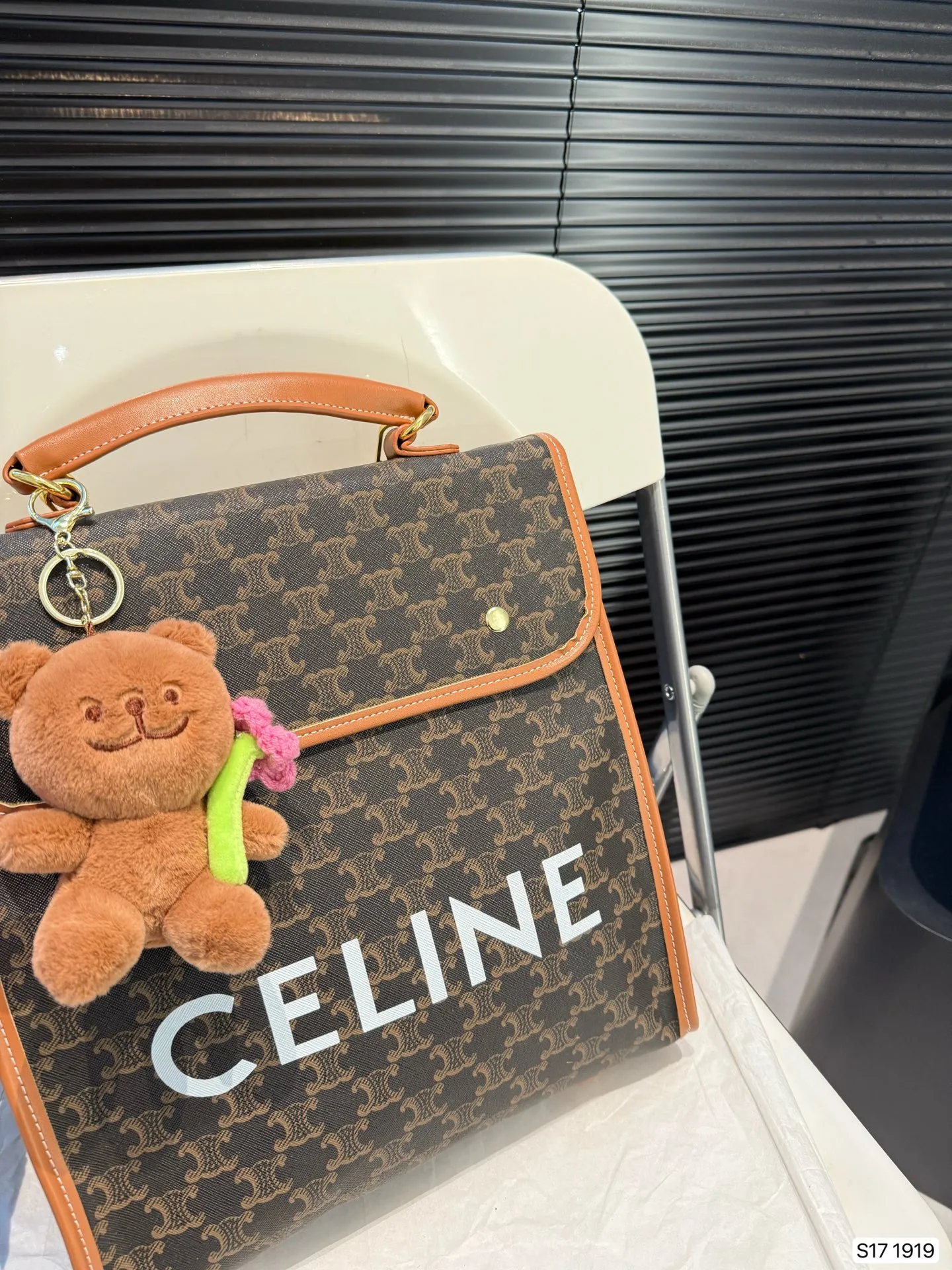 P135 赛琳双肩包 简单百搭 颜值高 日常出街首选 潮酷时尚女孩必入款 尺寸:30 32 货号1919