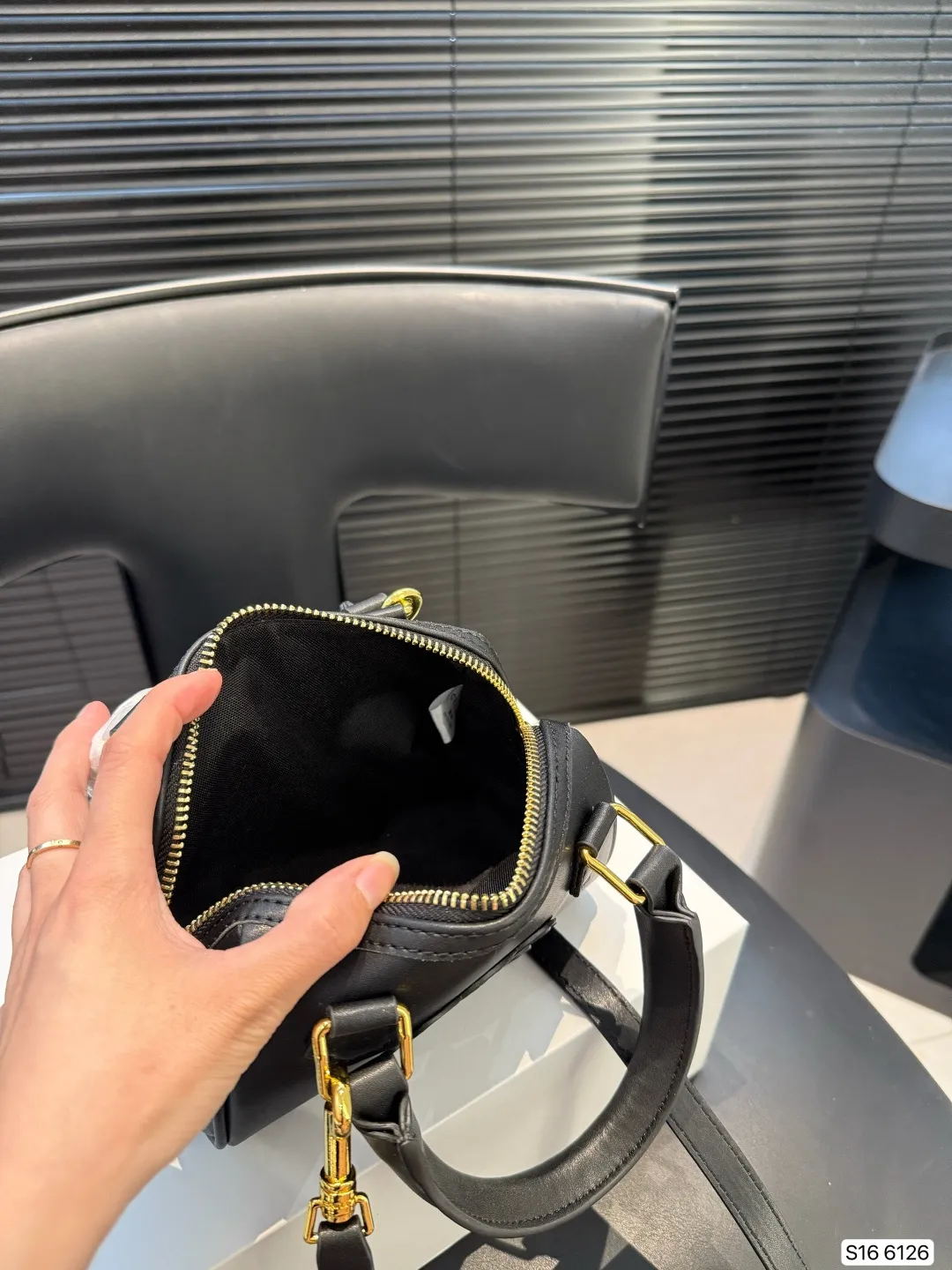 P130 配折叠盒子 赛琳枕头包 超级可爱的家族~ 可可爱爱的波士顿，适合每一个小女生，亲子包也完全ok~ 尺寸：16 11 货号6126