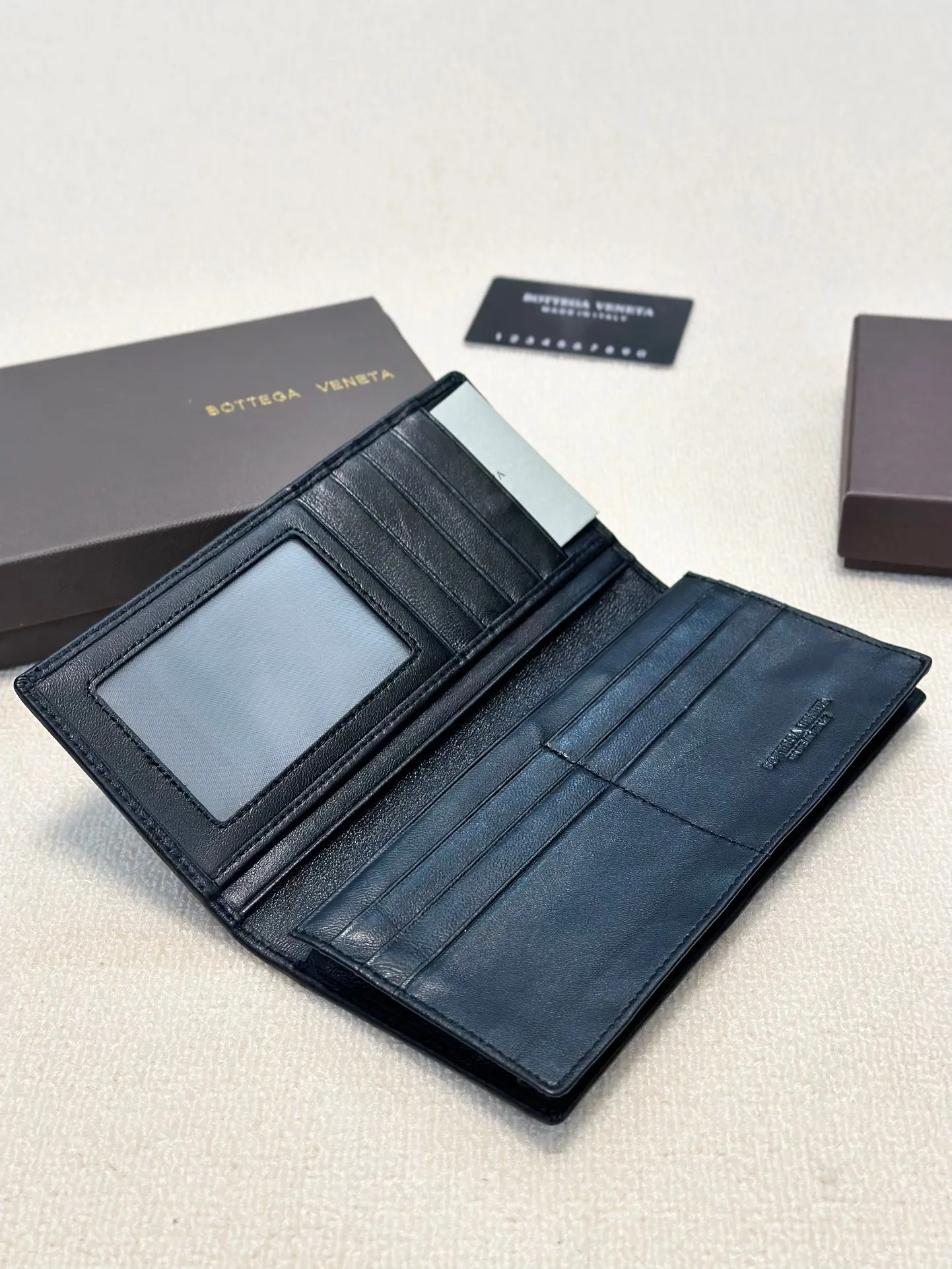 短p80长p90🎀🎀颜色 黑🎀尺寸 19x10 12x10🎀Bv专柜款升级版💕金典羊皮‮短长‬款对折🔥一比‮品一‬质里外羊皮手工‮织编‬手感超赞[得意]