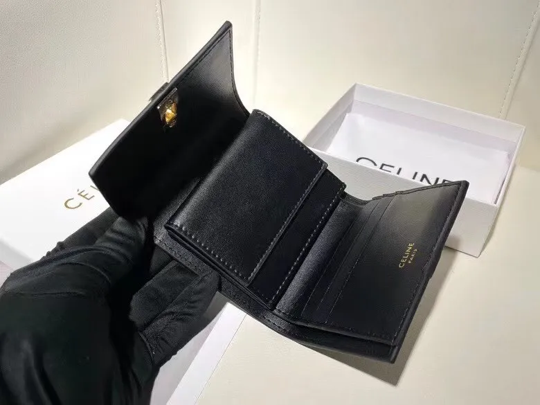 🎀Celine 10523🎀颜色 黑色🎀尺寸 11*10*5 🎀Celine短式钱包非常炫美的一个系列,专柜同步,采用头层牛皮,精致时尚!p95