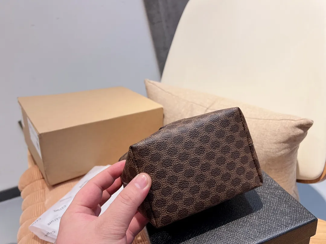 ❤️p90（礼盒包装 ）❤️ Celine 宝藏中古 饭盒包 便当包 尺寸13