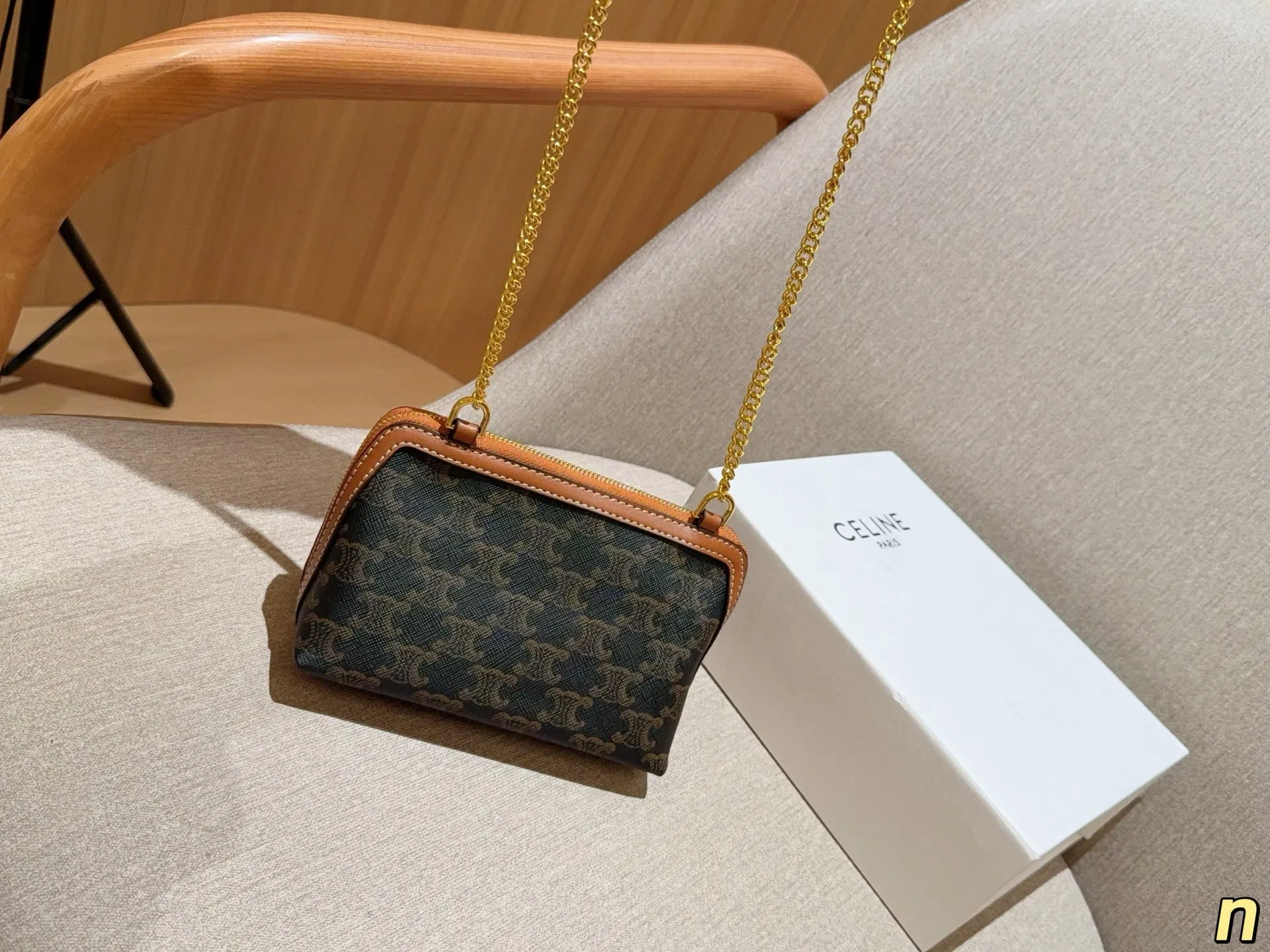💰120 赛琳Celine 凯旋门clutch mini链条包小贝壳包 尺寸18×12×8 礼盒包装🎁