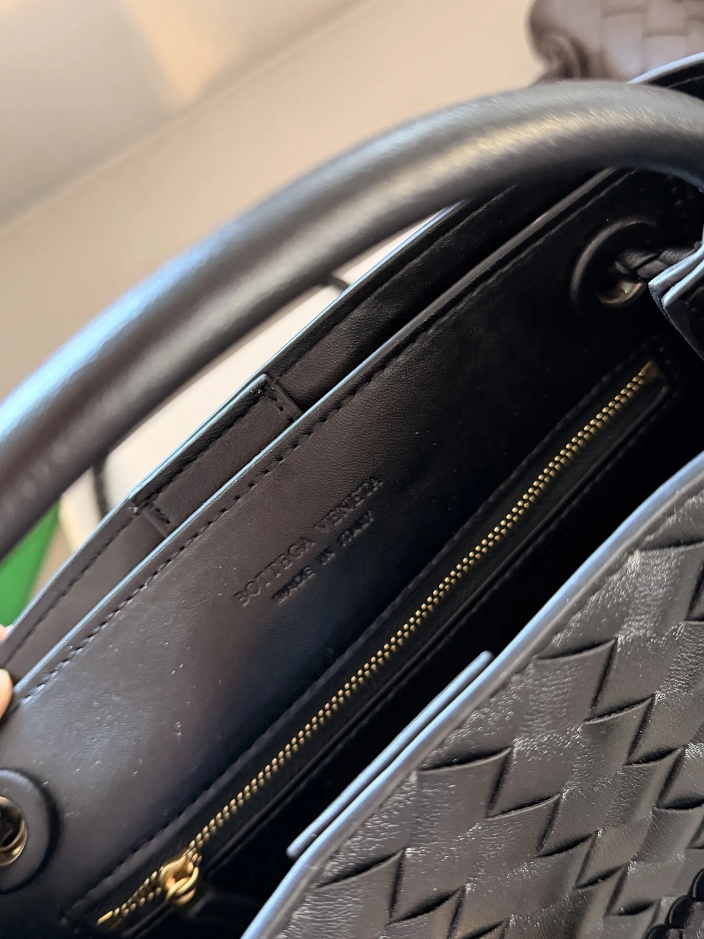 💰235 配盒 size:25*20cm BV Andiamo 迷恋老钱风随意又慵懒的感觉 实物皮质 柔软容量超大手拎大小感觉很合适