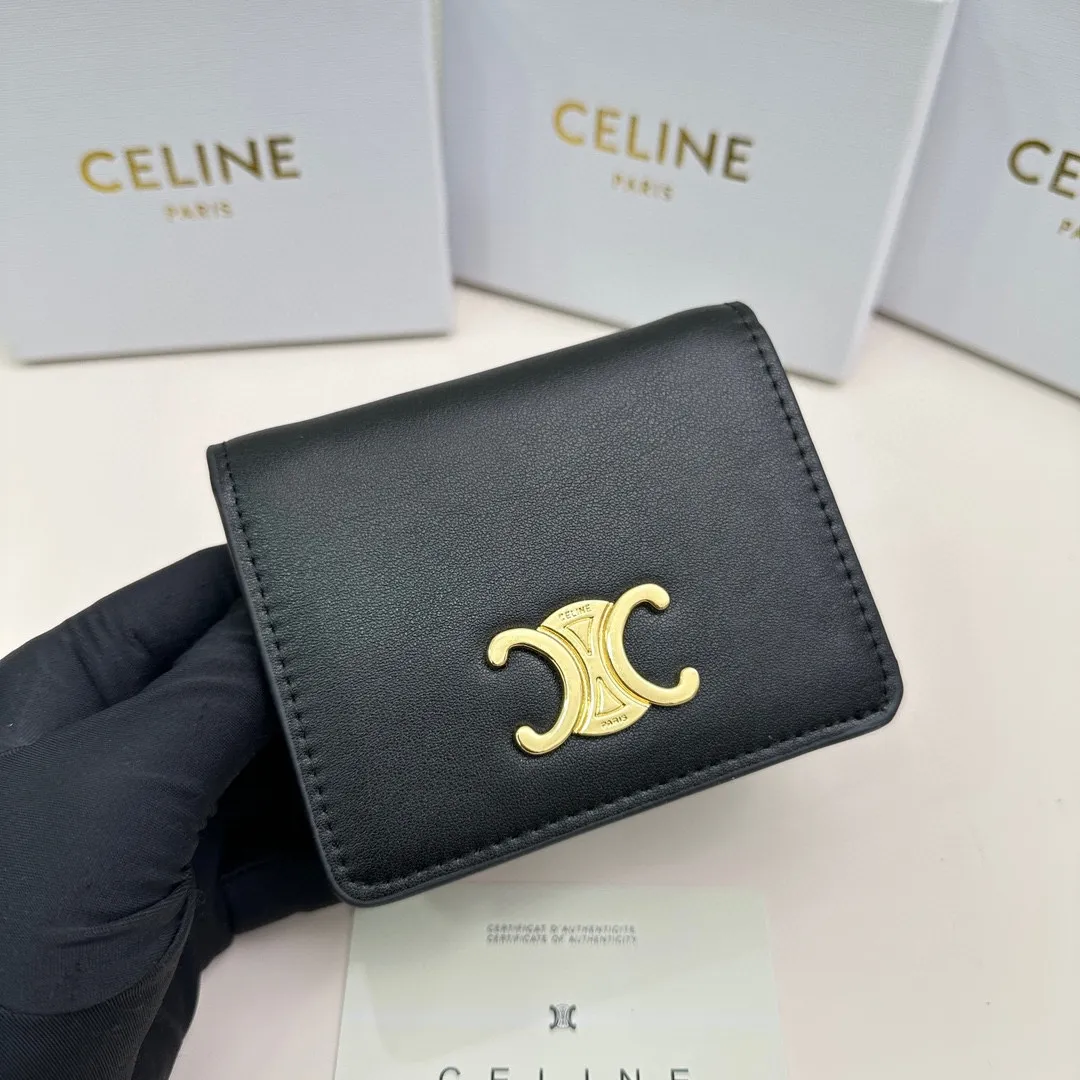 P85🎀Celine 3510🎀颜色 黑色 鹅黄 灰色 🎀尺寸：11*9*3🎀Celine官网最新款！短式钱包非常炫美的一个系列，专柜同步，采用头层牛皮，精致时尚！
