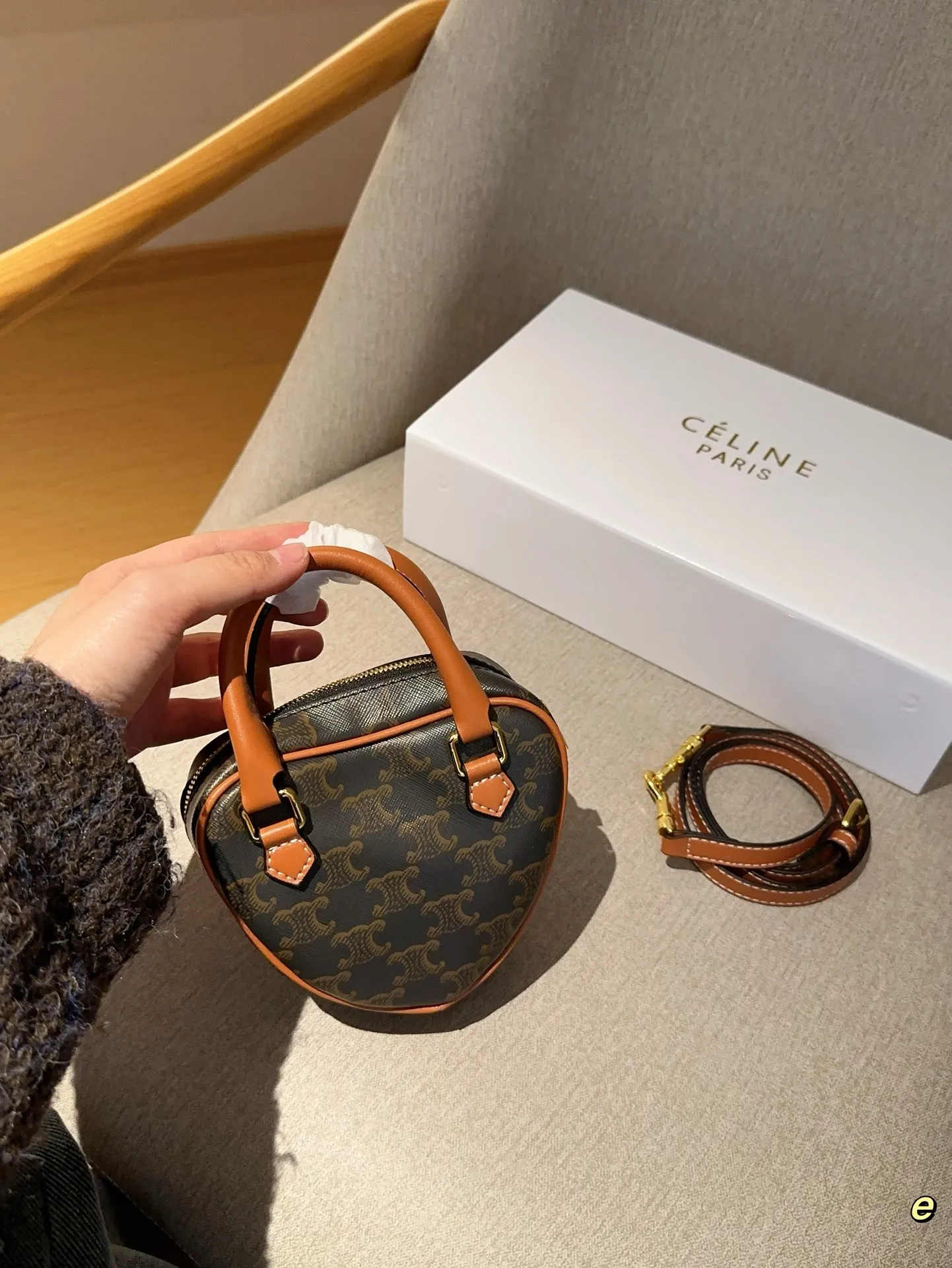 💰75 赛琳celine 复古老花迷你爱心包口红包零钱包 不🉑放手机 尺寸16&times;13 礼盒包装🎁