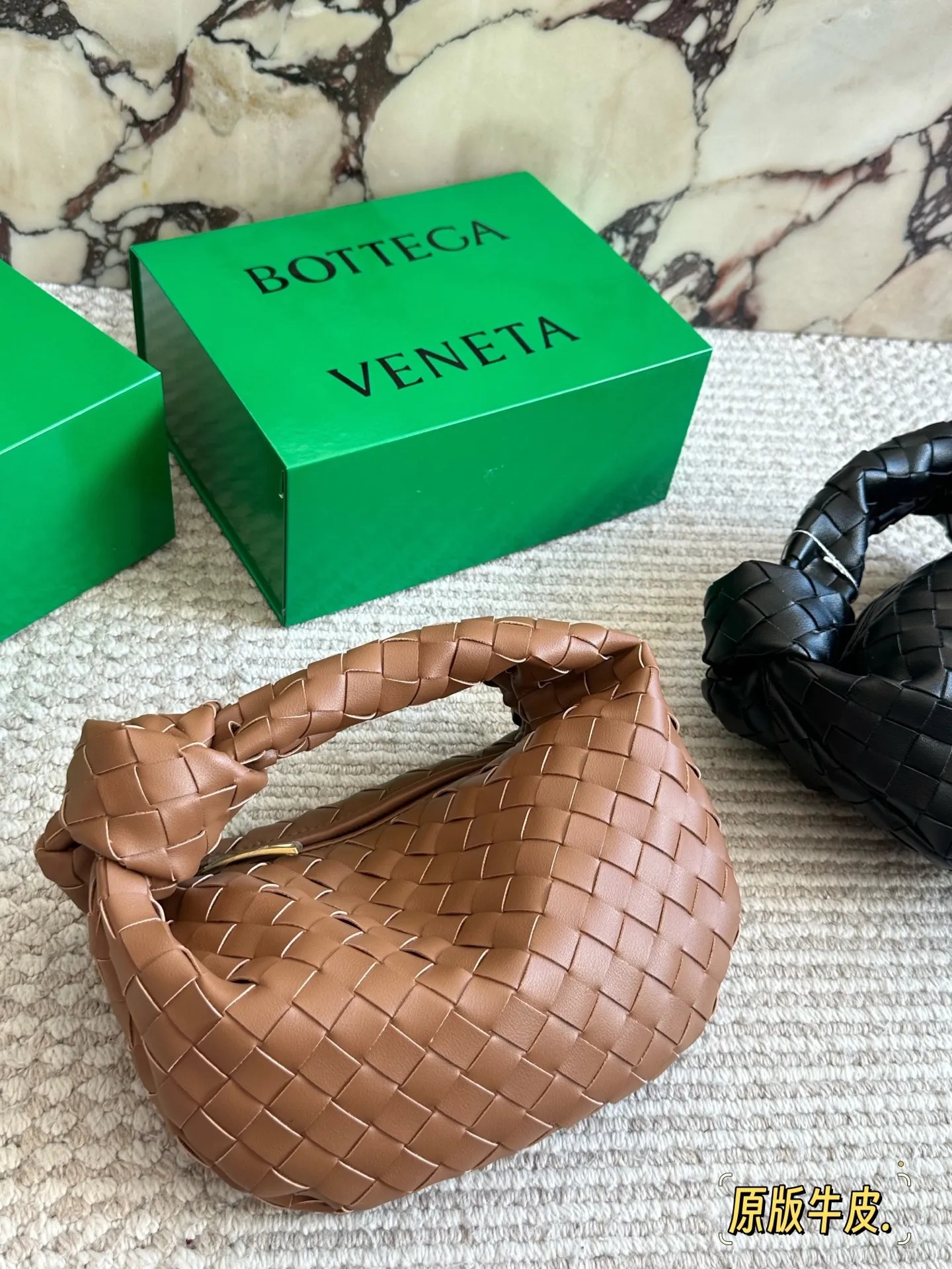 牛皮💰240 配盒 size:25 15cm BV 新款云朵包 迷恋老钱风随意又慵懒的感觉 牛批皮质 牛皮 柔软容量超大手拎大小感觉很合适