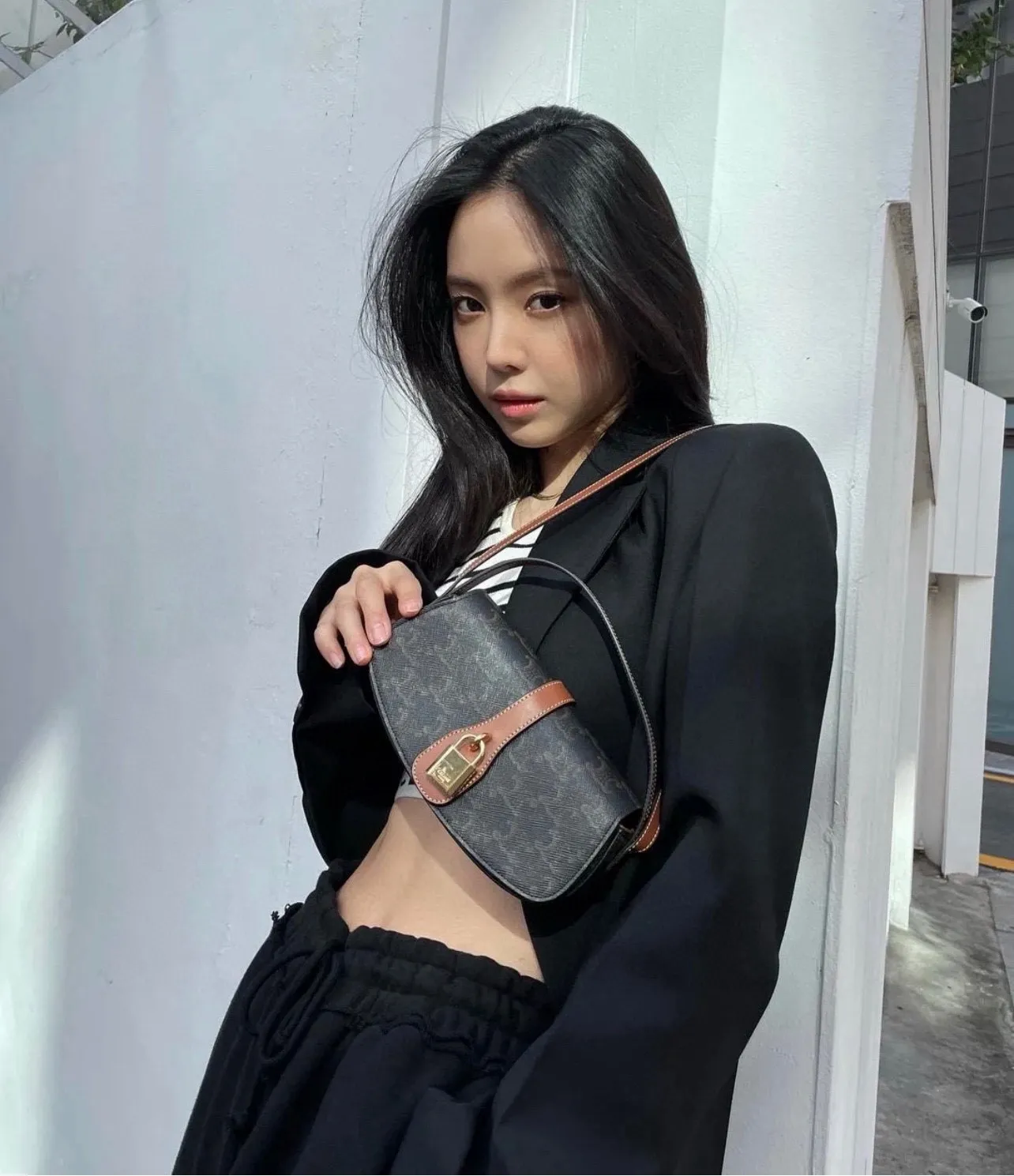 &yen;160折叠盒 Celine赛琳锁头包 出门简直洋气又时髦～ 打造轻松自在的氛围🌊 尺寸20 10