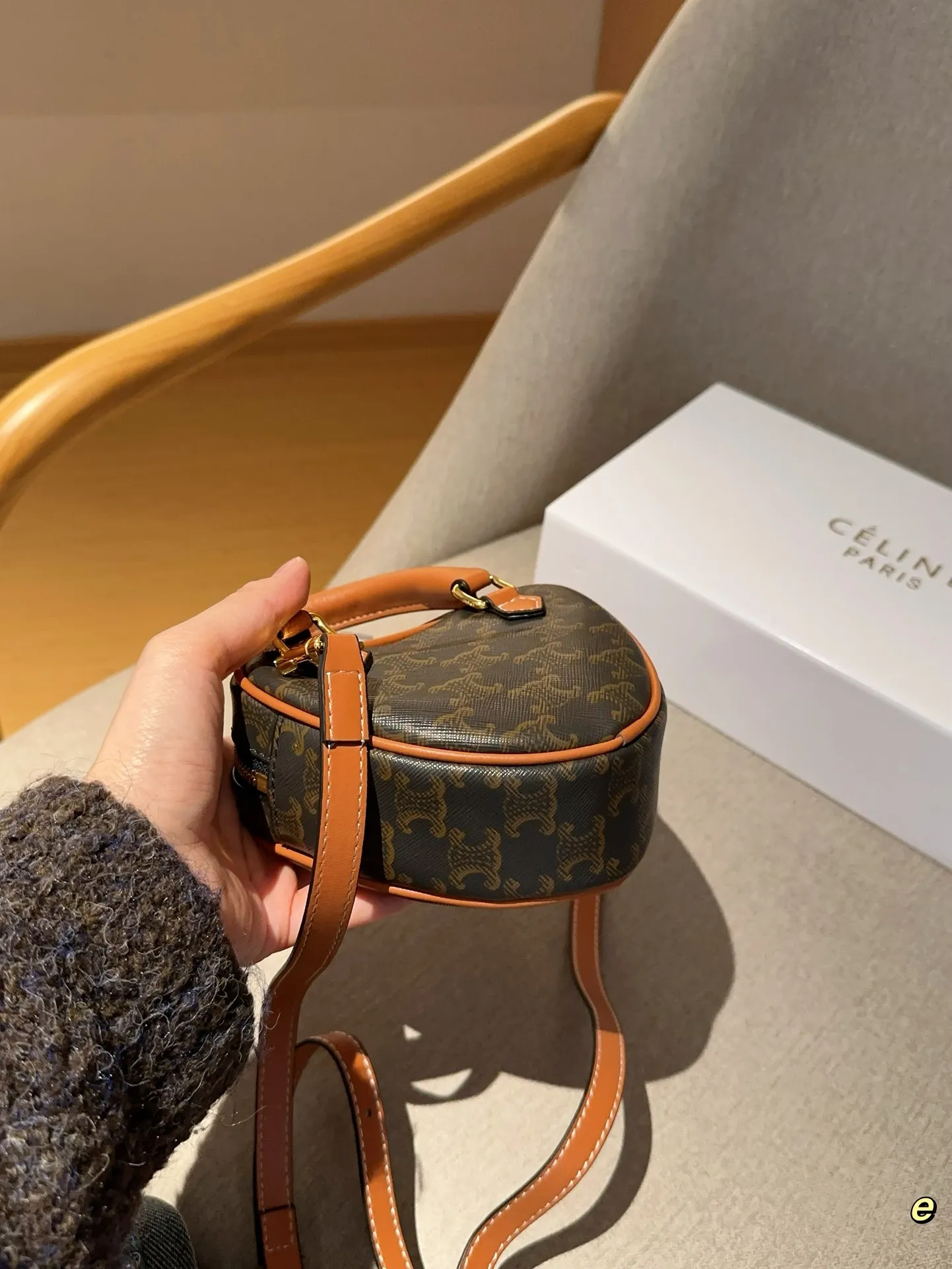 💰75 赛琳celine 复古老花迷你爱心包口红包零钱包 不🉑放手机 尺寸16×13 礼盒包装🎁