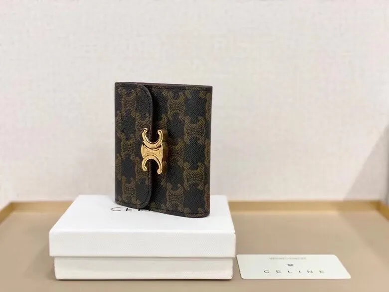 P95🎀Celine 66889🎀颜色 黑色 🎀尺寸 11*10*5 🎀Celine短式钱包非常炫美的一个系列，专柜同步，采用头层牛皮，精致时尚！