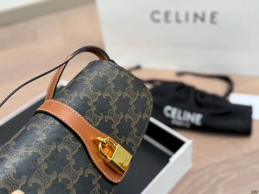 ¥160折叠盒 Celine赛琳锁头包 出门简直洋气又时髦~ 打造轻松自在的氛围🌊 尺寸20 10