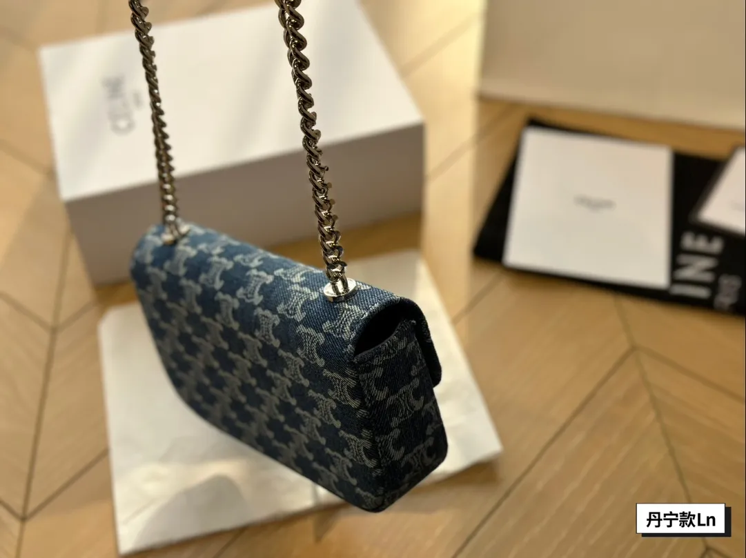 &yen;125配盒 包包分享Celine凯旋门系列第一只Celine必须是凯旋门 这款包算是经典款适合春夏秋冬出门要被问很多遍滴一款包 性价比炒鸡高滴一款包 分大小号质量跟容量都杠杠给力小可爱们放心安排就好 20cm