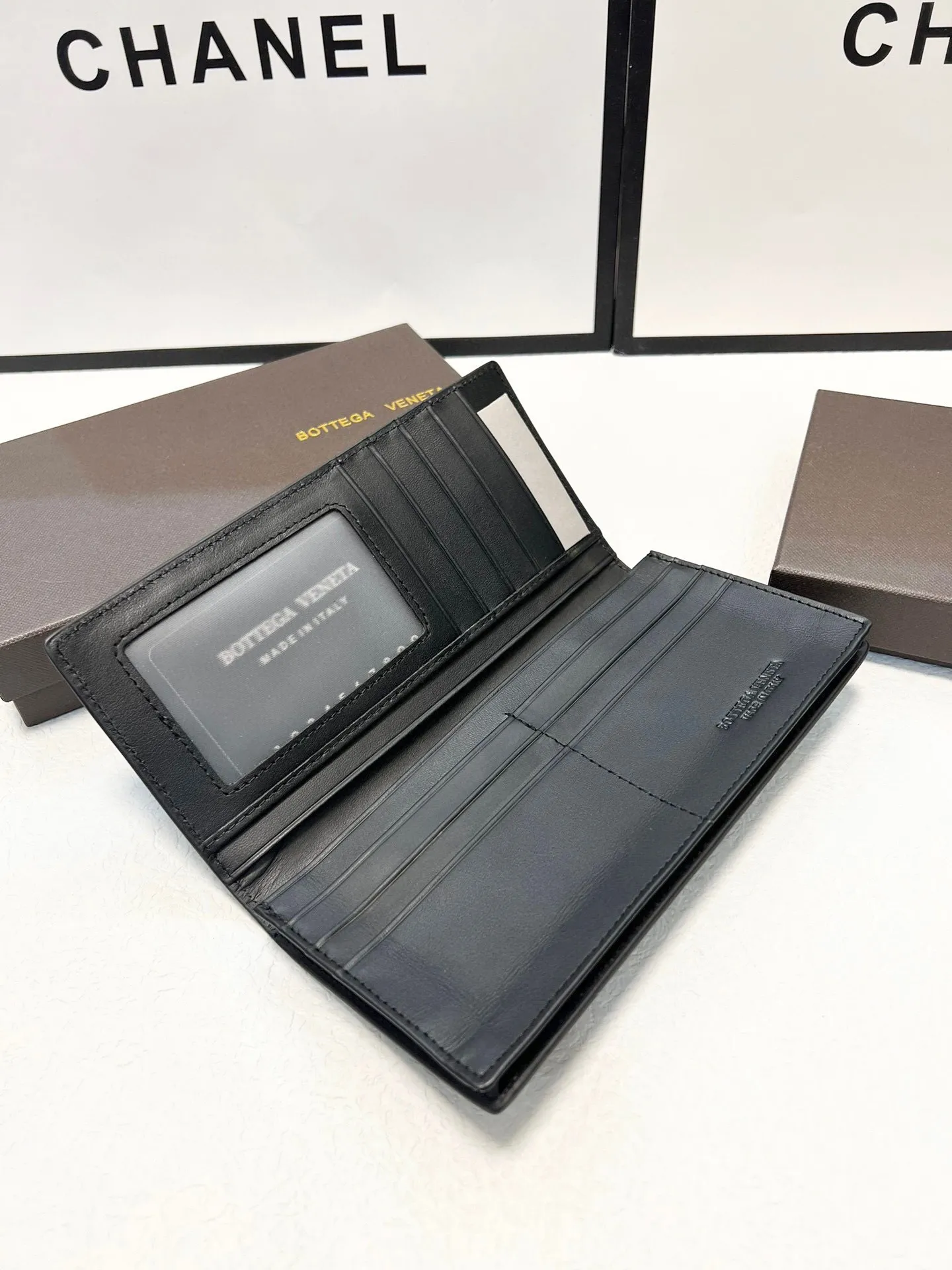 短p85长p95🎀🎀颜色 黑🎀尺寸 19x10 12x10🎀Bv专柜款💕金典牛皮短长款对折🔥一比一品质牛皮手工织编手感超赞[得意]