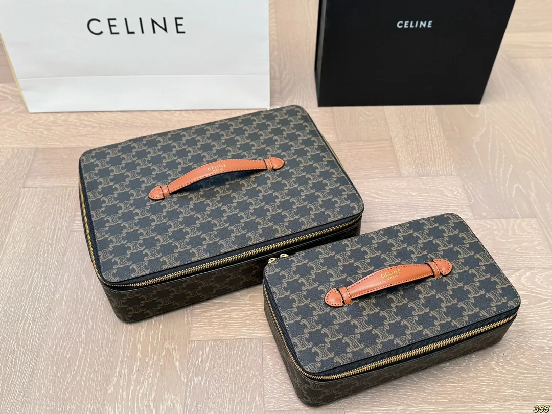 &yen;140/&yen;130/&yen;120配盒 赛琳Celine专柜同款包！化妆包化妆箱，非常可爱🐶专柜同款老花面料！经典爆款！原版五金👍高端品质！任意出入专柜毫无压力！非常实用哦！尺寸：34 24 9/27 15 8/15 10 7