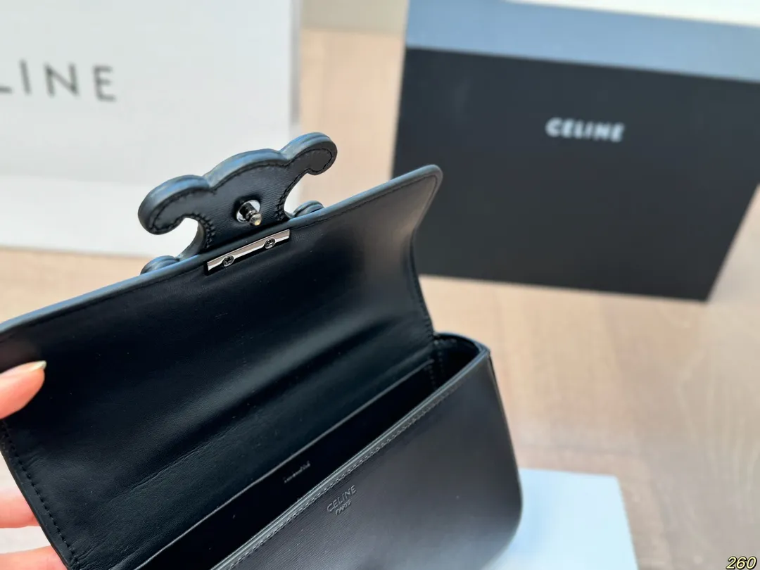 ¥155折叠盒 赛琳 凯旋门腋下包 Celine满足日常所有需求 简直能装下整个世界 出门旅行非常方便 时髦感满满 尺寸20 11