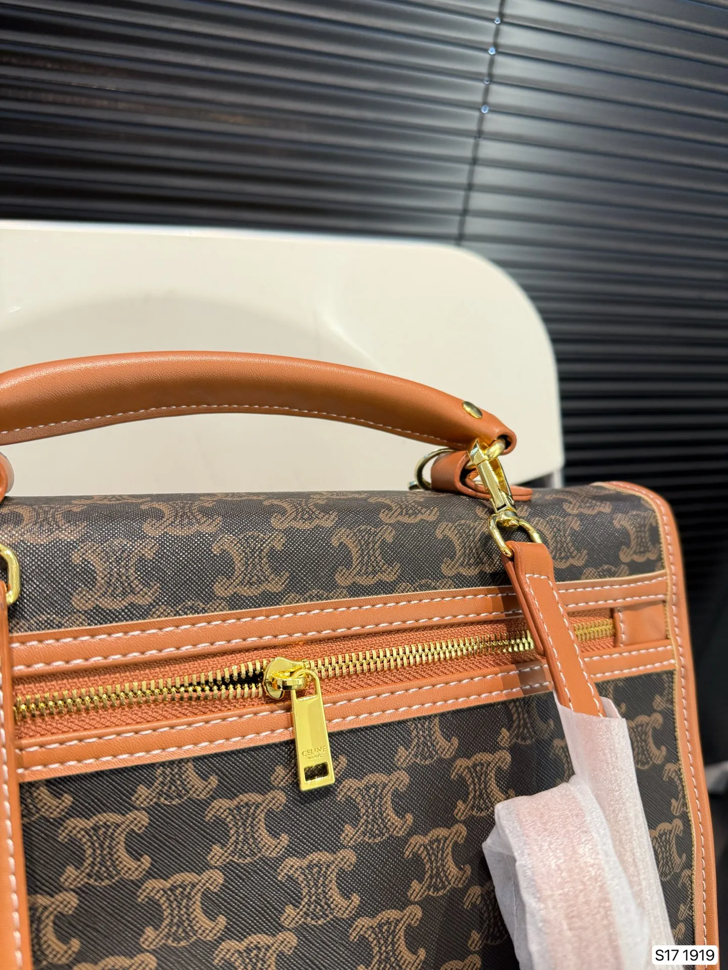 P135 赛琳双肩包 简单百搭 颜值高 日常出街首选 潮酷时尚女孩必入款 尺寸:30 32 货号1919