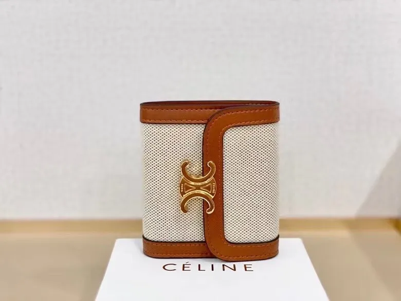P95🎀Celine 66885🎀颜色 白色🎀尺寸 11*10*5 🎀Celine短式钱包非常炫美的一个系列,专柜同步,采用头层牛皮,精致时尚!