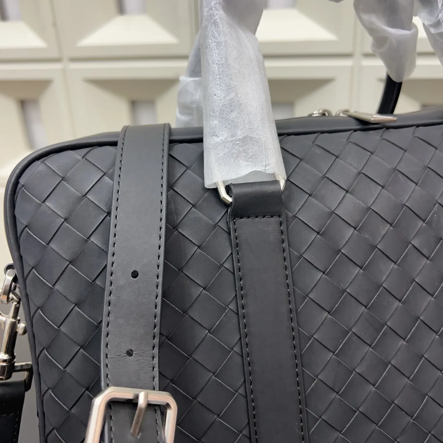 P160 Bottega Veneta 葆蝶家 商务休闲手工编织bv 男士公文包 手提斜挎包 经典百搭 实物拍摄 原厂原版面料 配送防尘袋 37 x 27cm