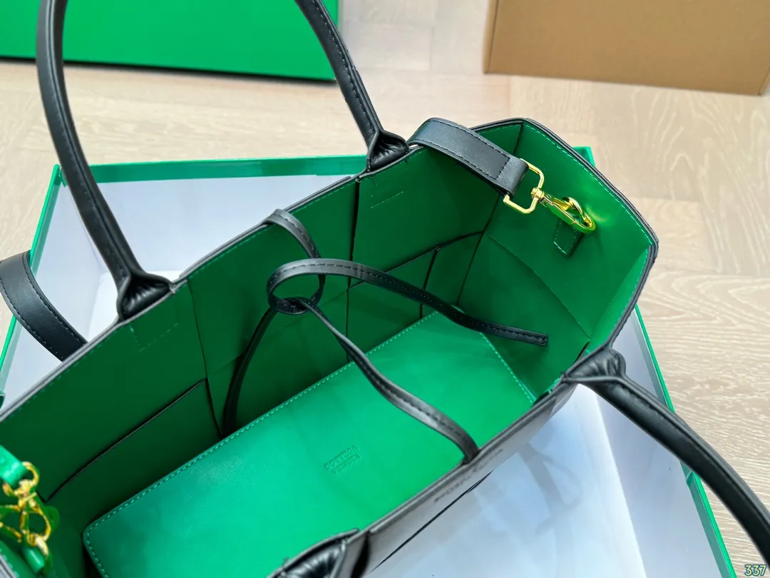 ¥160配盒 BV编织托特包(撞色款) 经典百搭的包包 时尚休闲 上身绝美 集美必备 尺寸33 22