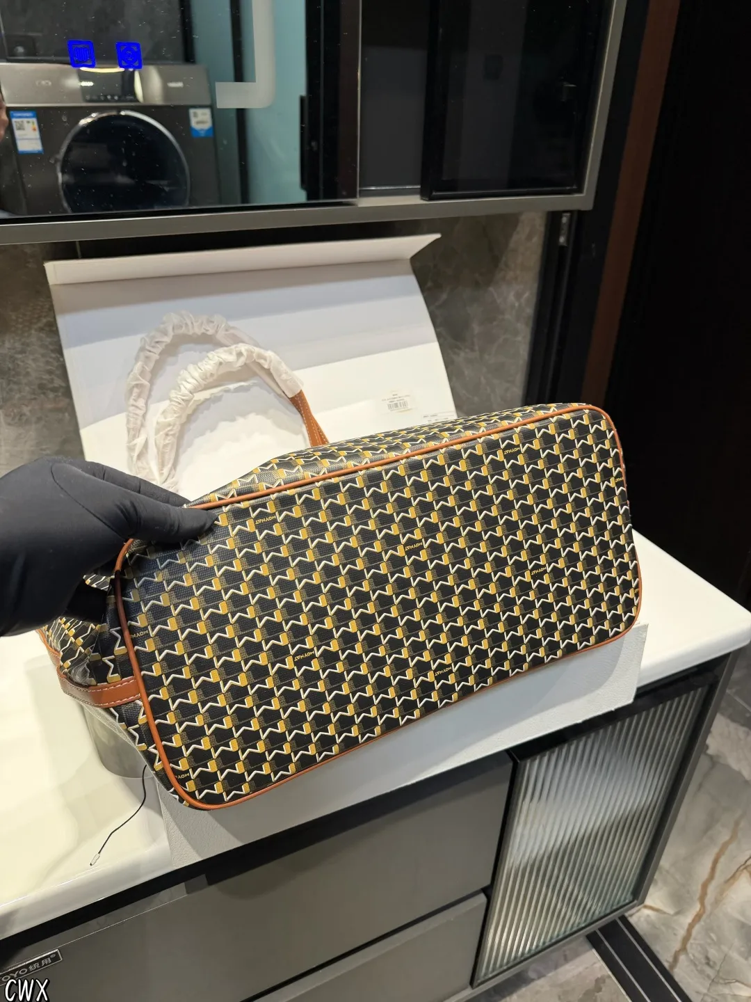 ❤️P225P215P205(礼盒包装)❤️ Moynat全新推出ーM Canvas 重磅推出全新系列 黑白M帆布新品NEw 创新贝母涂层 珍珠般的光泽感 通勤/出街/旅行/出差 都能满足 尺寸大37 27中32 23小28 20cm