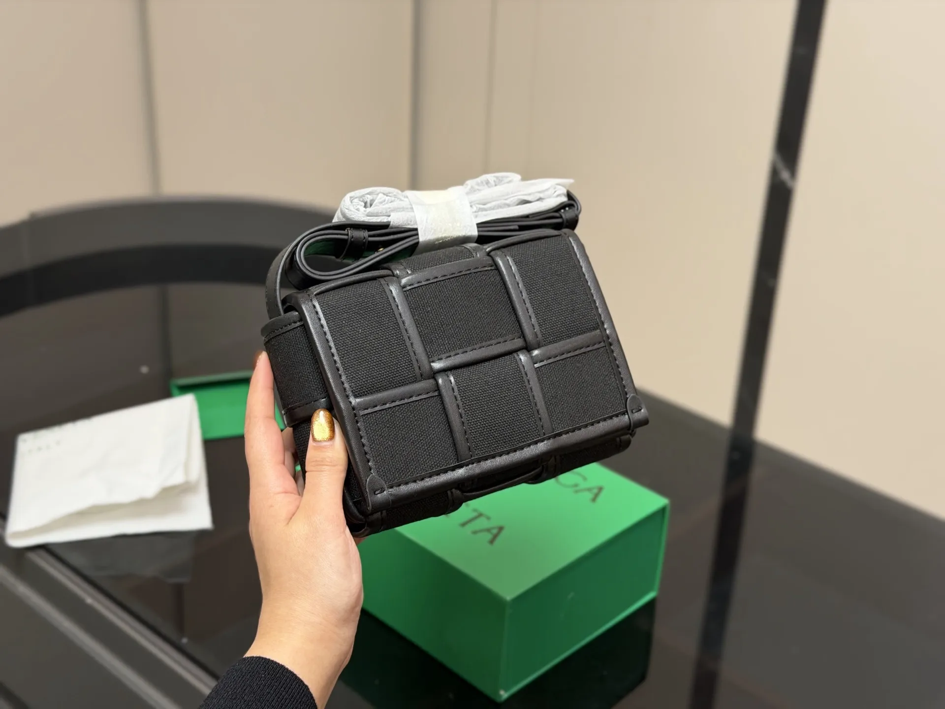 ¥120 配盒 size:16.12cm Bv 新品手袋 CASSETTE手袋 真滴很高级! 被吹爆的小可爱!