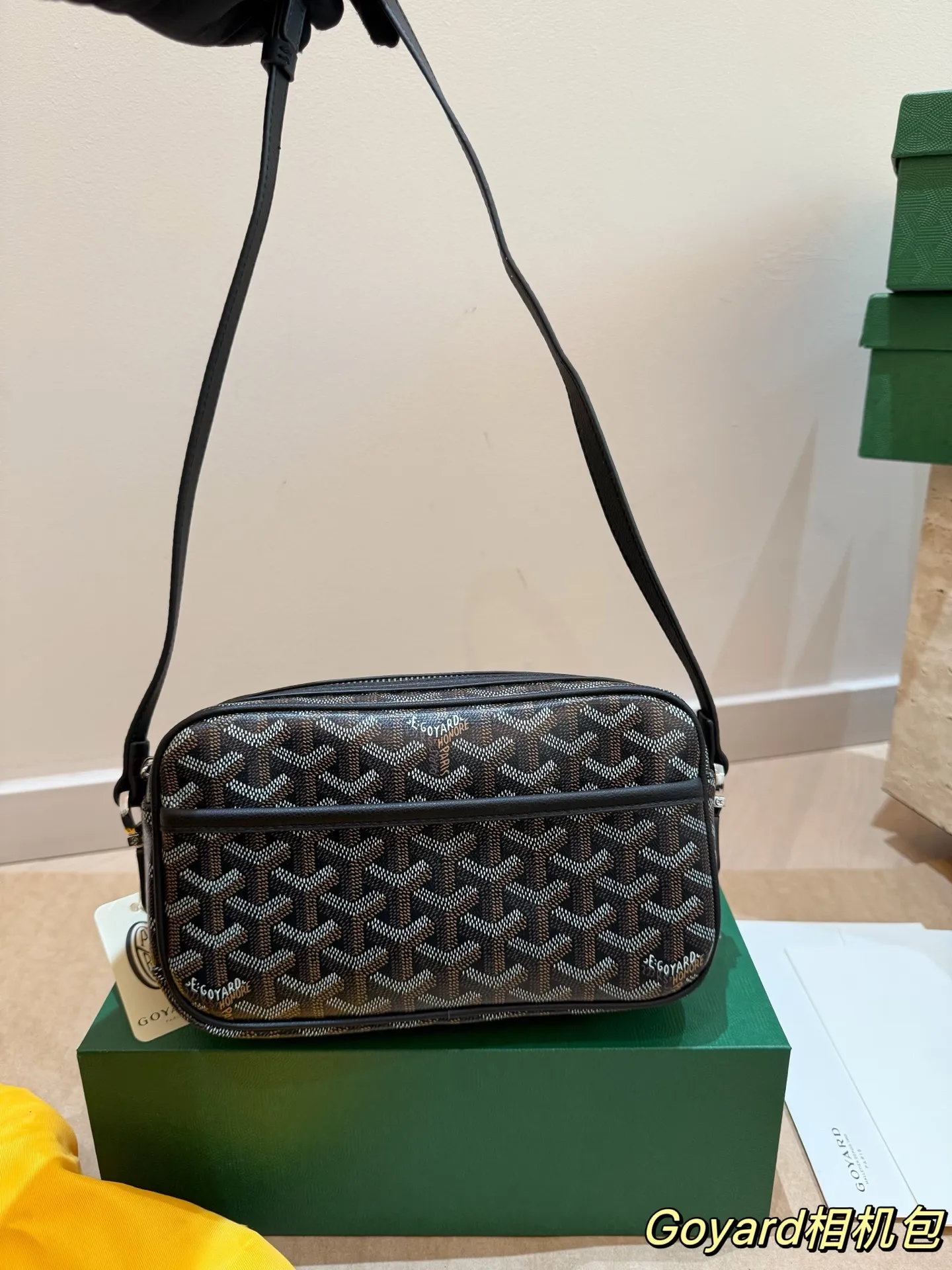 P150 size:24*14cm 戈雅 GOYARD 相机包 男生女生🉑️用! 上身效果绝绝子~ 日常非常好搭配哦~ 男生女生都可以入手!