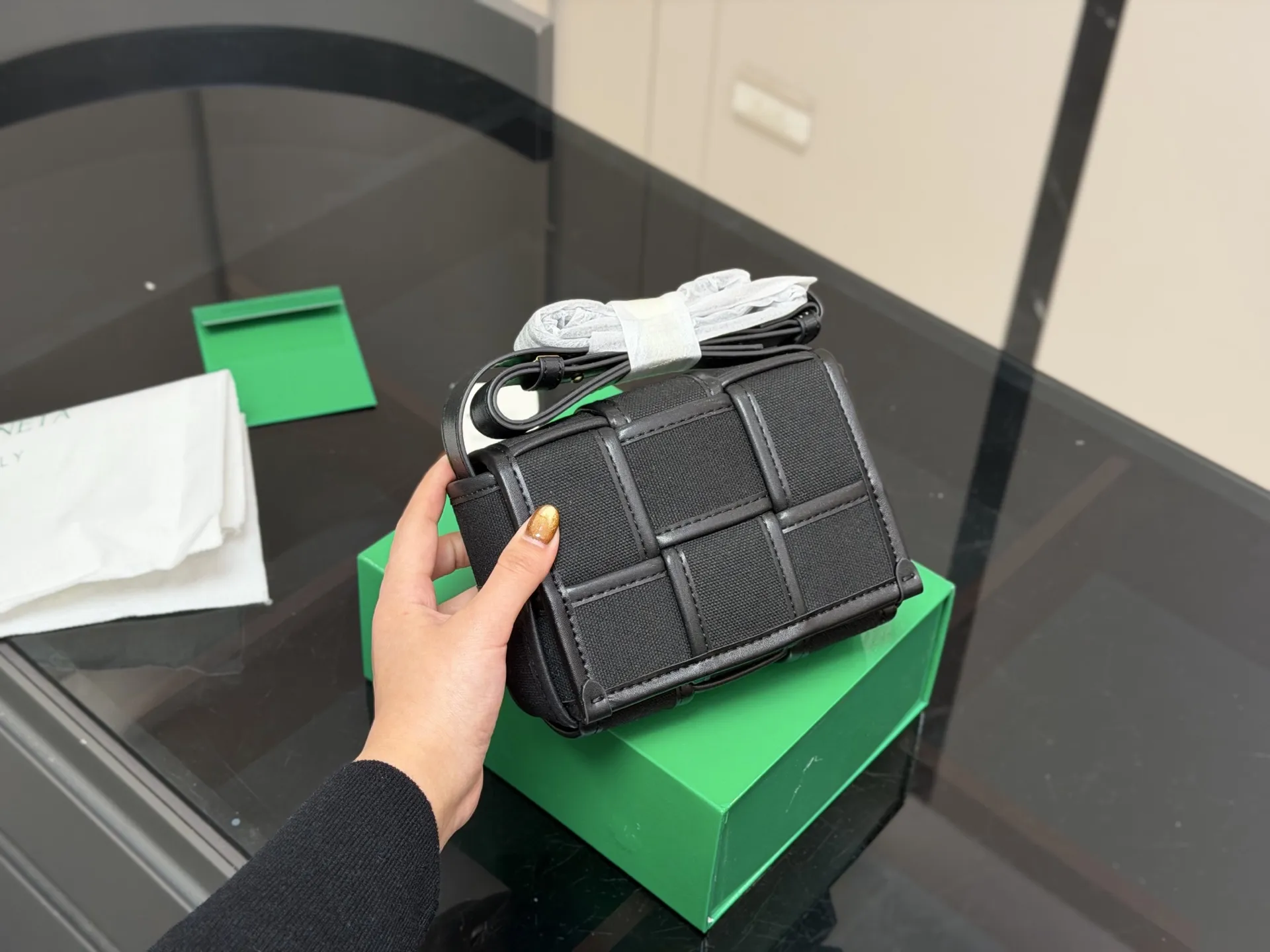 ¥120 配盒 size:16.12cm Bv 新品手袋 CASSETTE手袋 真滴很高级! 被吹爆的小可爱!