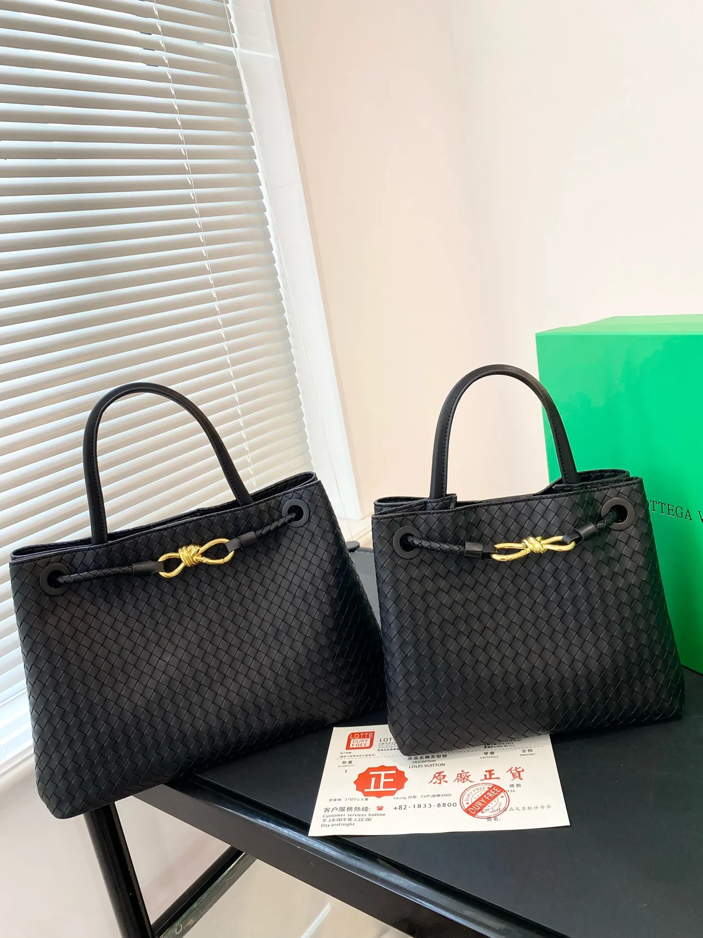 🅿️💰150-💰145配礼盒包装🎁 ✅🔜 【尺寸】大32*24小25*22 BOTTEGA VENETA 23新品 ANDIAMO 手提包 适合春夏秋冬的季节 Bv高级牛仔手提斜挎包 新款,简洁的线条 街头巷尾它的身影无处不在,也成为经典款IT bag之一 万众追,这款包一出就风靡全球 流行,如今粉丝群依然很强大,因为它实在太衬托气质了,包再多也要给自己留一个!9099