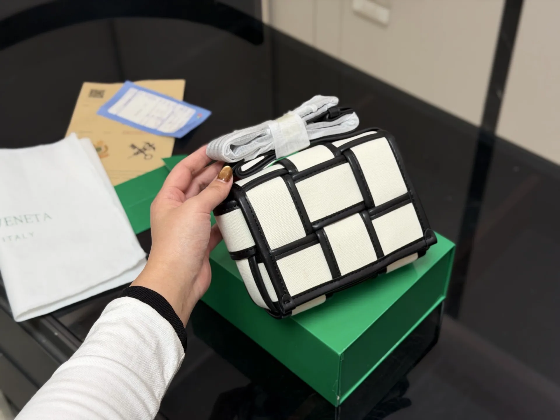 ¥120 配盒 size:16.12cm Bv 新品手袋 CASSETTE手袋 真滴很高级! 被吹爆的小可爱!