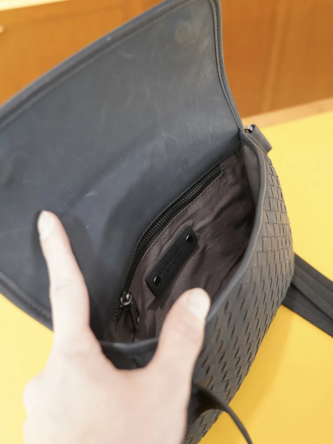 P120 🇮🇹 葆蝶家 官网同步 高版本 斜挎单肩腰包 永恒不过时的标志性产品 纯原单小牛皮 顶级五金制作 非市面普通版本 今年BV最爱的款式 全部实拍 实用性非常高 完全不用担心穿搭【规格:25x17x4】