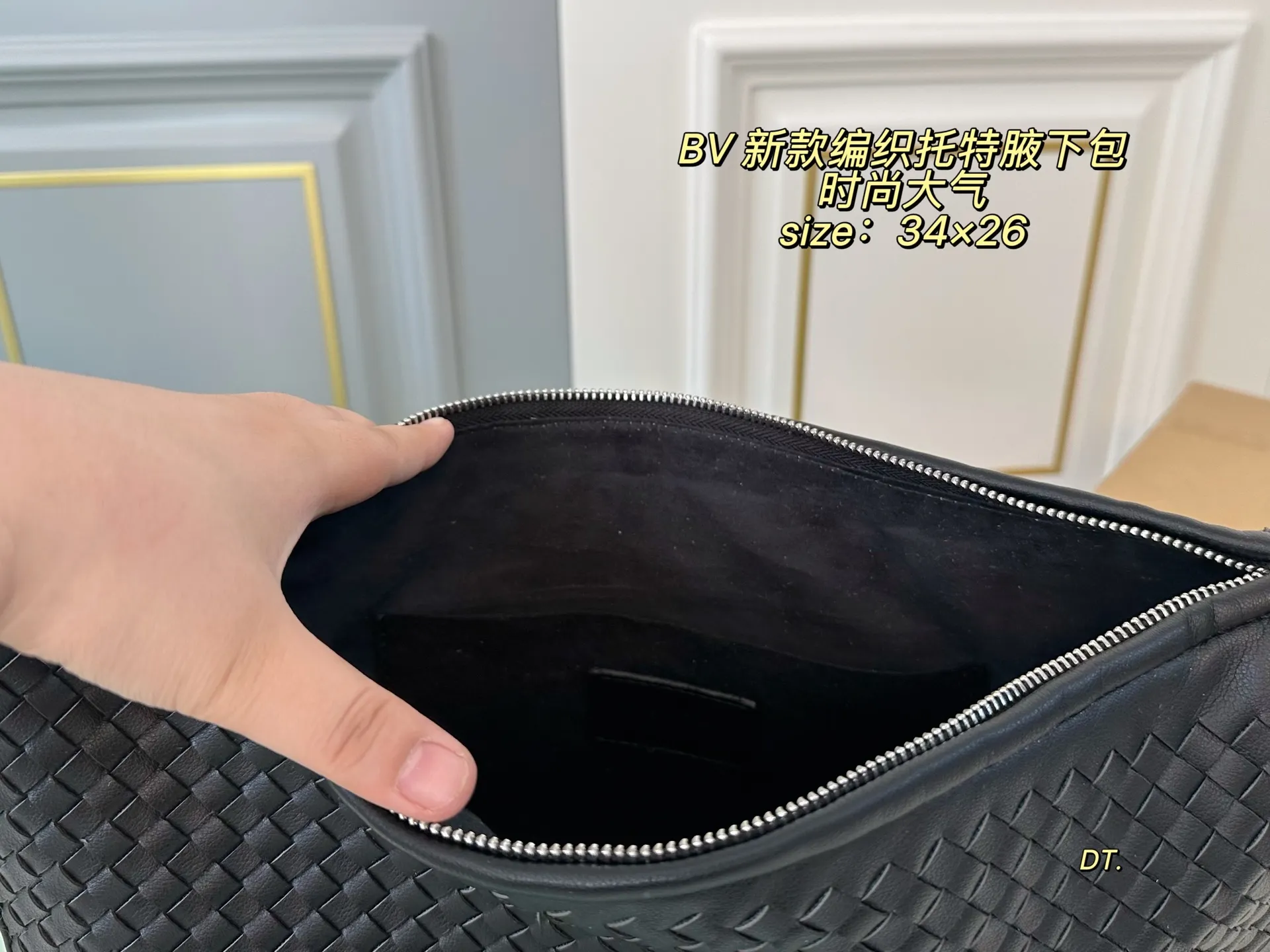 P165(配盒) size:34×26 BV 新款编织托特腋下包💕 精致手工编织设计 兼具美貌与性价比 时髦与休闲的完美碰撞💥 可调节肩带,多种背法 百搭大气,低调又奢华的一款单品!