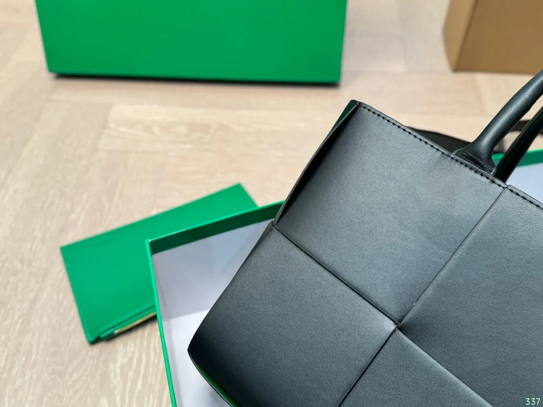 ¥160配盒 BV编织托特包(撞色款) 经典百搭的包包 时尚休闲 上身绝美 集美必备 尺寸33 22