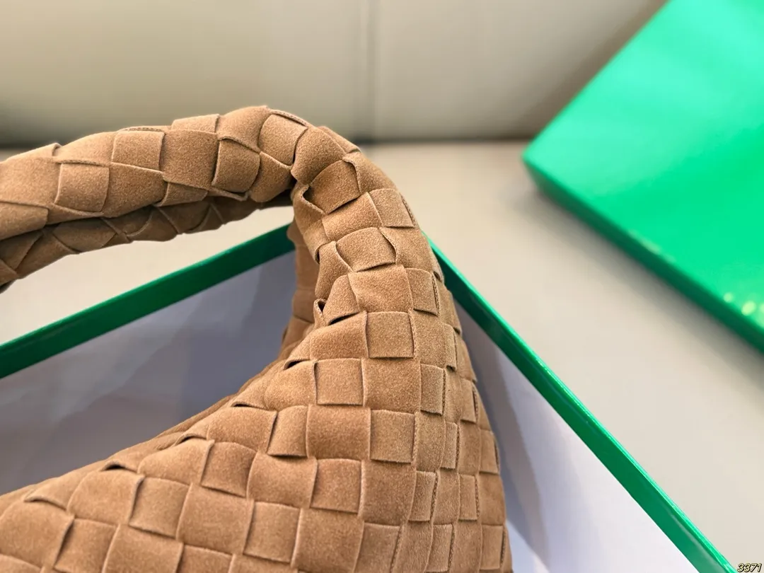 ¥150配盒 BV编织包手挽包 搭配休闲风的穿搭 舒适又有活力超级耐看 尺寸25 15