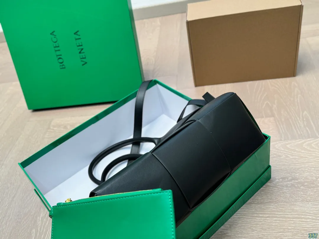 ¥160配盒 BV编织托特包(撞色款) 经典百搭的包包 时尚休闲 上身绝美 集美必备 尺寸33 22