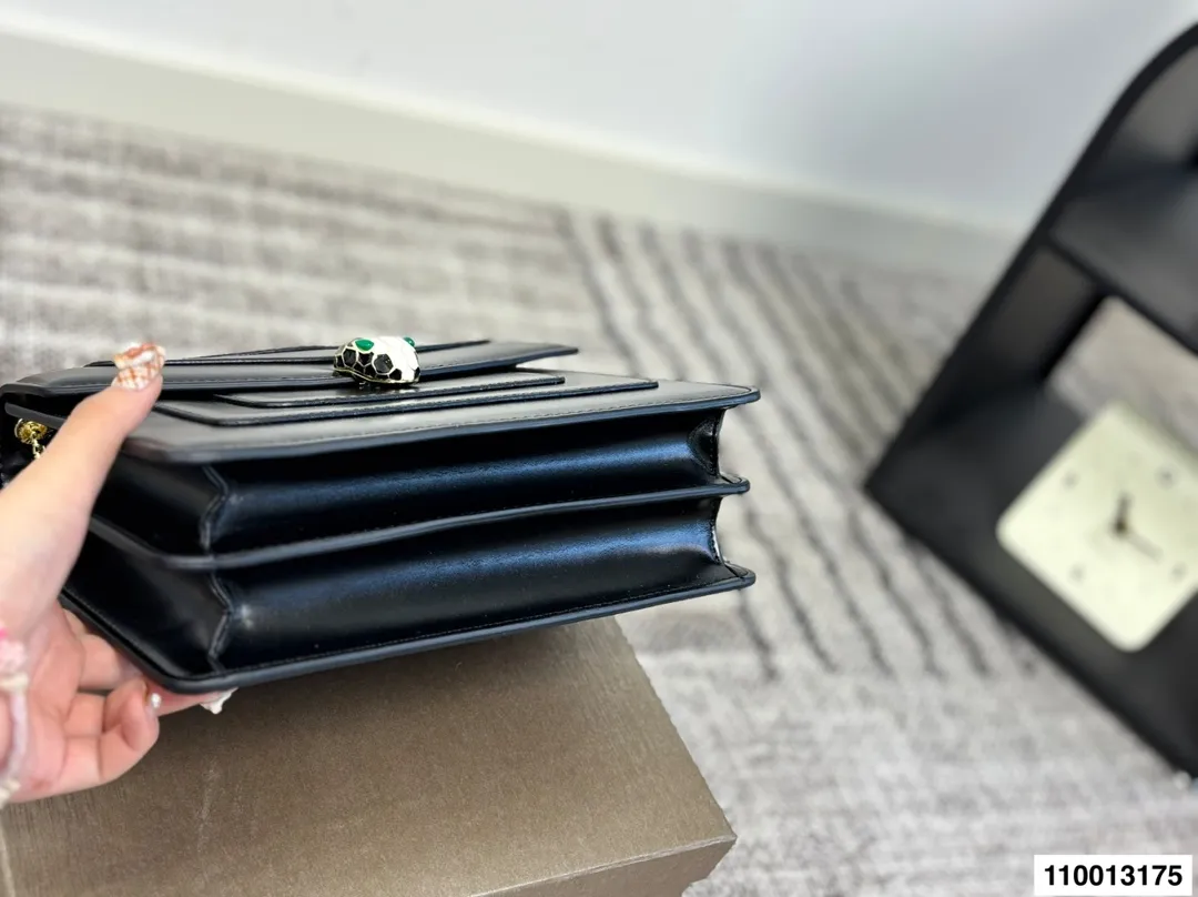 p135 配礼盒 宝格丽Bvlgari 神仙合作款 Ss25限定系列 撞色新款 原版珐琅蛇头 Woc风琴包 内里原版隔断 质量好到爆棚 尺寸22&times;13