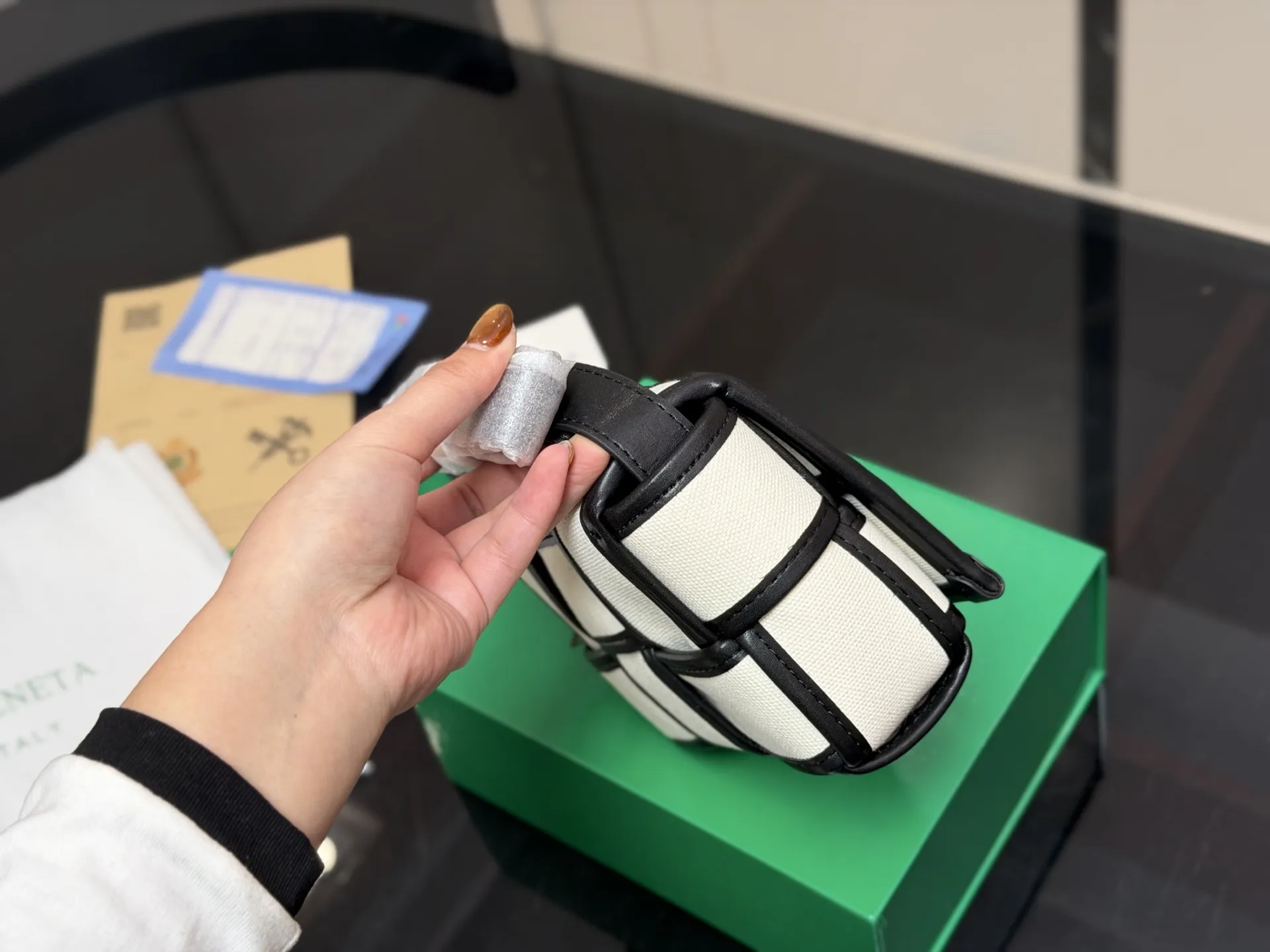 &yen;120 配盒 size：16.12cm Bv 新品手袋 CASSETTE手袋 真滴很高级！ 被吹爆的小可爱！