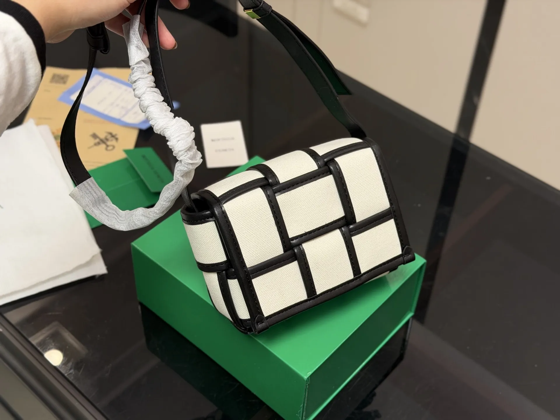 ¥120 配盒 size:16.12cm Bv 新品手袋 CASSETTE手袋 真滴很高级! 被吹爆的小可爱!